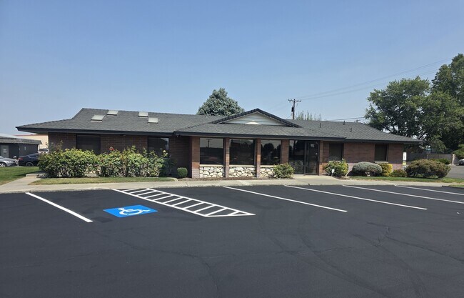 Plus de détails pour 320 N 20th Ave, Pasco, WA - Bureau à vendre