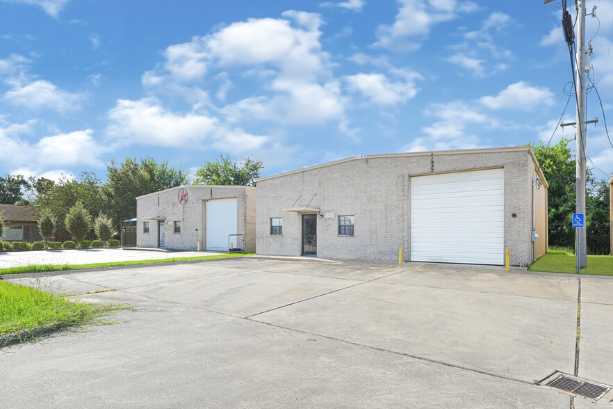 5912 E FM-517, Dickinson, TX for lease - Primary Photo - Image 1 of 11