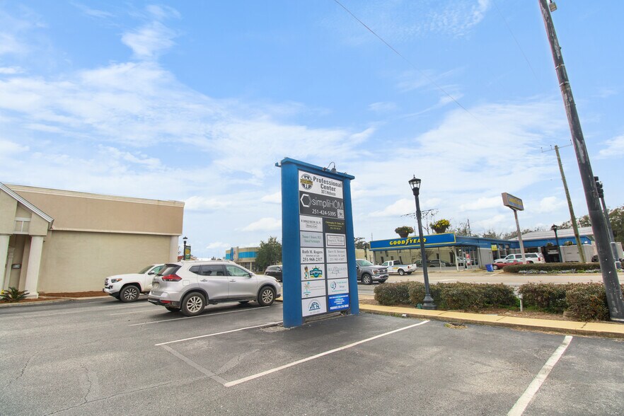 307 S McKenzie St, Foley, AL à louer - Photo du bâtiment - Image 3 de 13