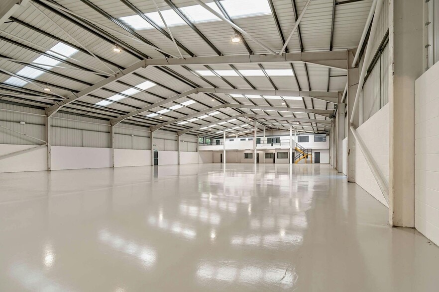 Wilthorpe Rd, Barnsley for lease - Interior Photo - Image 3 of 8