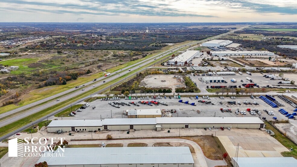1512 I-35 W, Denton, TX à louer - Photo du bâtiment - Image 1 de 22