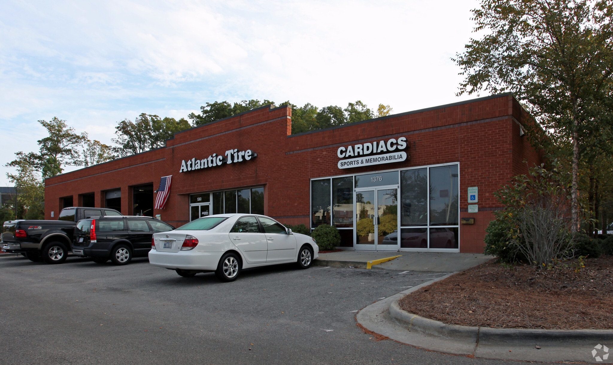 Atlantic Tire & Service portfolio of 4 properties for sale on LoopNet.ca Primary Photo- Image 1 of 8