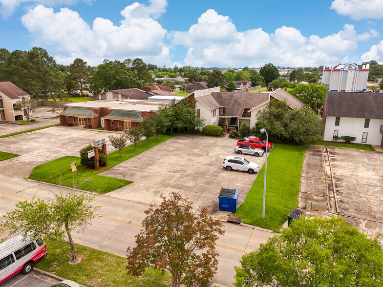 4744 Jamestown Ave, Baton Rouge, LA à louer - Photo du bâtiment - Image 3 de 7