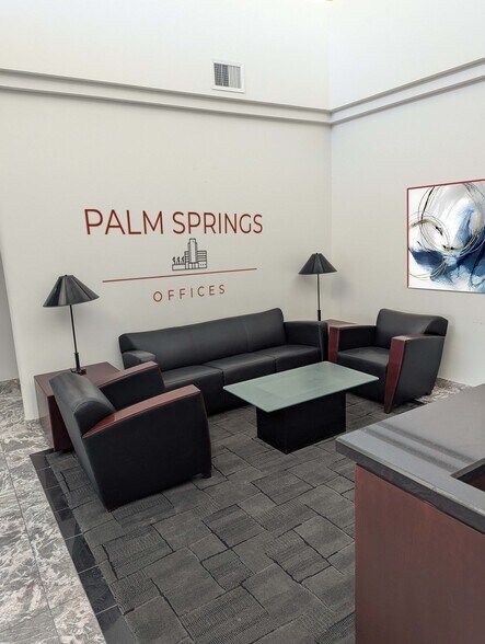 1800 E Tahquitz Canyon Way, Palm Springs, CA à louer - Photo du bâtiment - Image 3 de 12
