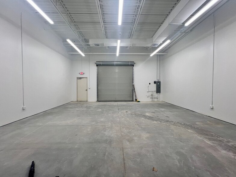 11602 lake underhill Rd, Orlando, FL for lease - Interior Photo - Image 2 of 9