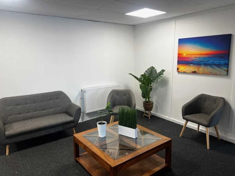 Office in Seclin for lease - Building Photo - Image 3 of 6