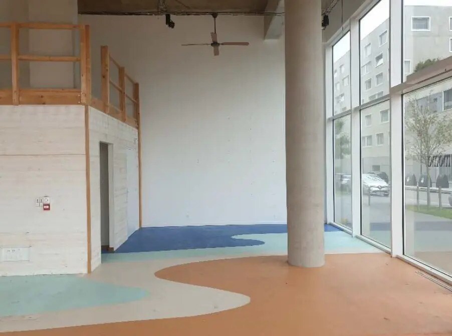 Retail in Rennes for lease Interior Photo- Image 1 of 8