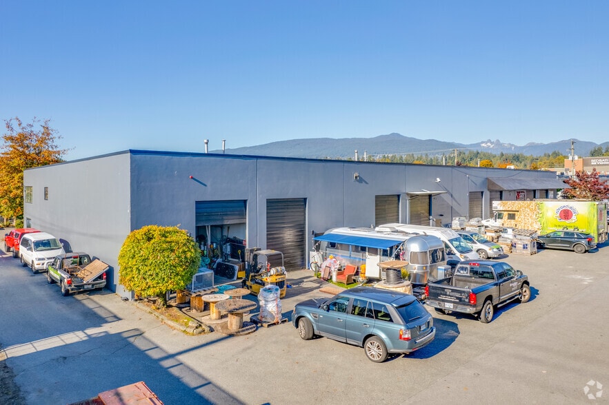 817-831 W 1st St, North Vancouver, BC for sale - Building Photo - Image 3 of 4