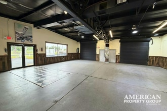 7040 15th St E, Sarasota, FL for lease Interior Photo- Image 1 of 5