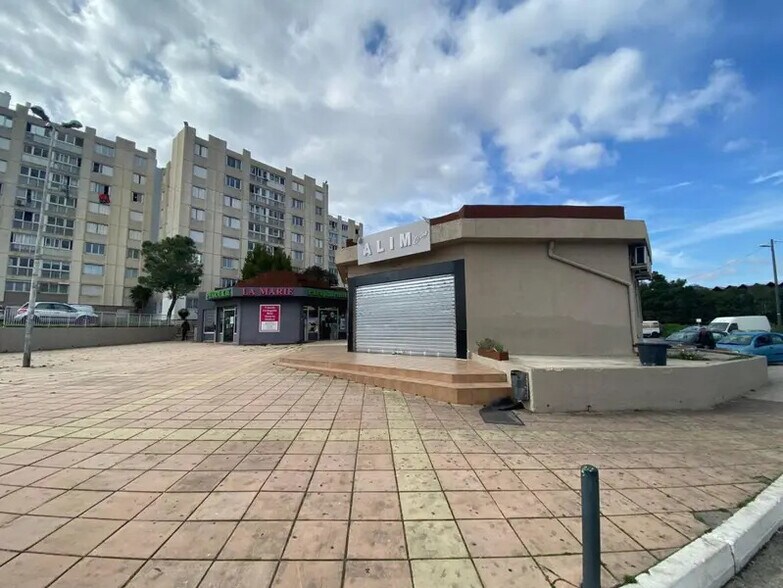Retail in Marseille for sale - Building Photo - Image 2 of 5