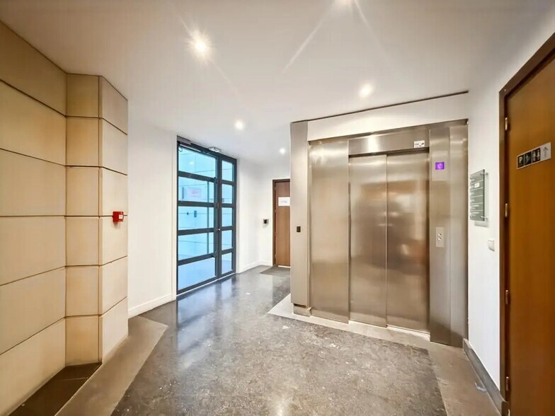 Bureau dans Vincennes à louer - Photo du bâtiment - Image 3 de 7