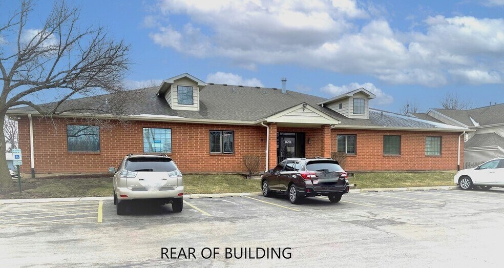 820 S Bartlett Rd, Streamwood, IL à louer - Photo du bâtiment - Image 1 de 3
