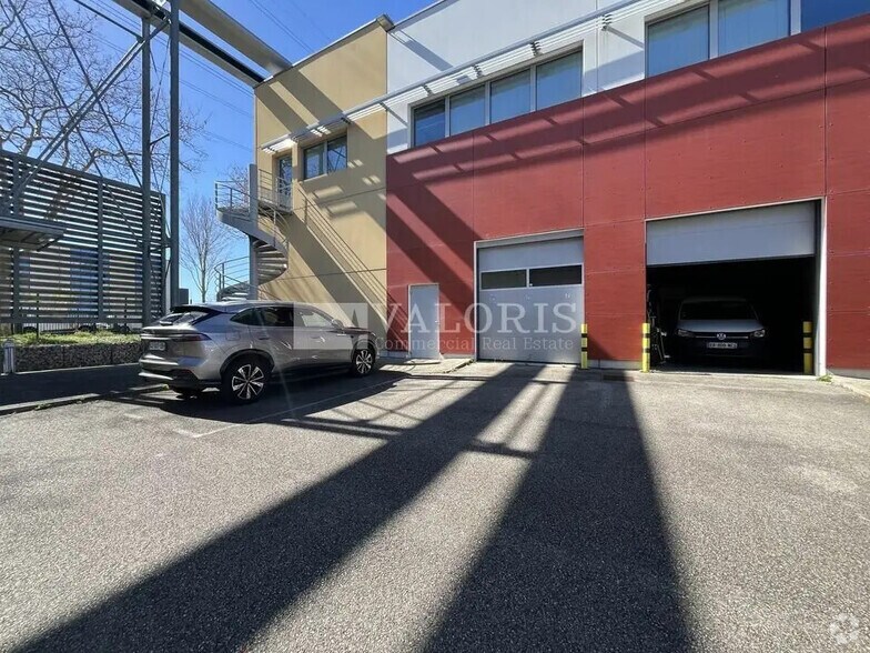 Flex in Saint-Priest for lease - Building Photo - Image 2 of 3