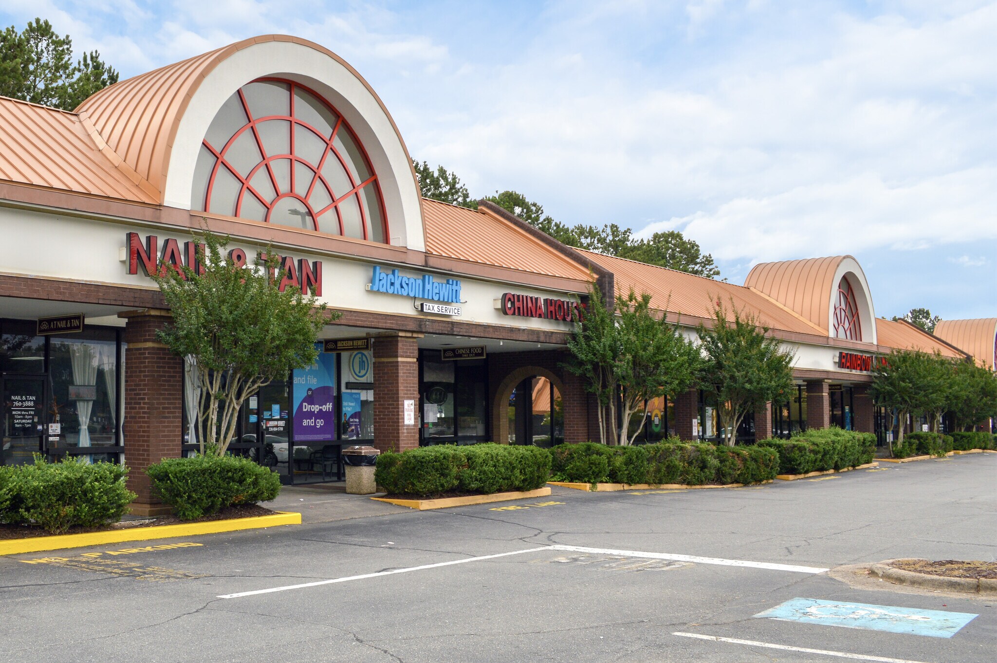 301-401 Jonestown Rd, Winston-Salem, NC à louer Photo principale- Image 1 de 6