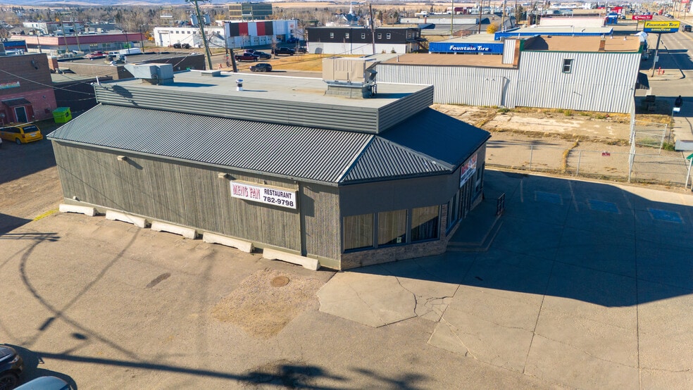 1009-1025 Alaska Av, Dawson Creek, BC à vendre - Photo du bâtiment - Image 2 de 4