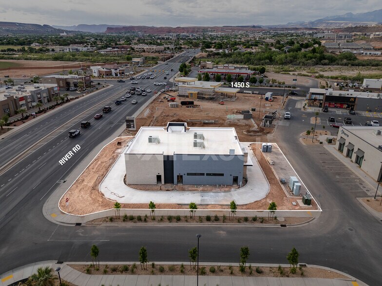 1491 S River Rd, St George, UT à vendre - Photo du bâtiment - Image 2 de 7