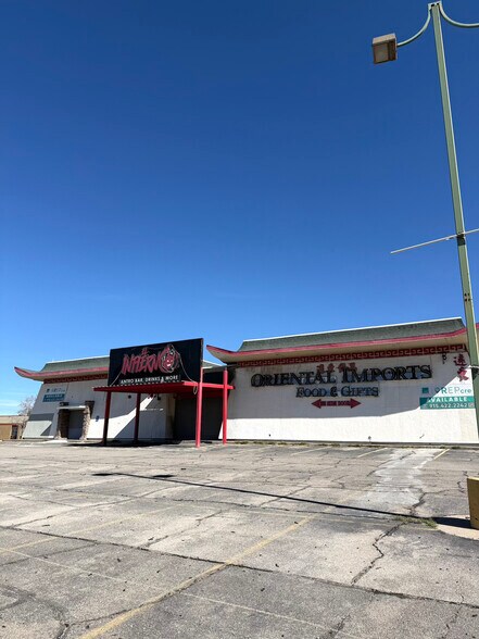 9101 Gateway Blvd W, El Paso, TX à louer - Photo du bâtiment - Image 1 de 6