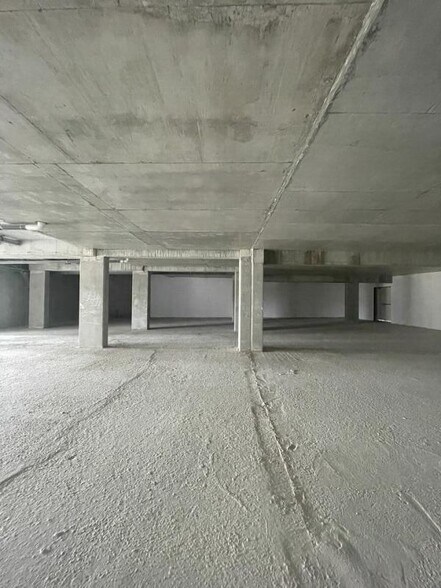 Office in Bordeaux for lease - Interior Photo - Image 3 of 9