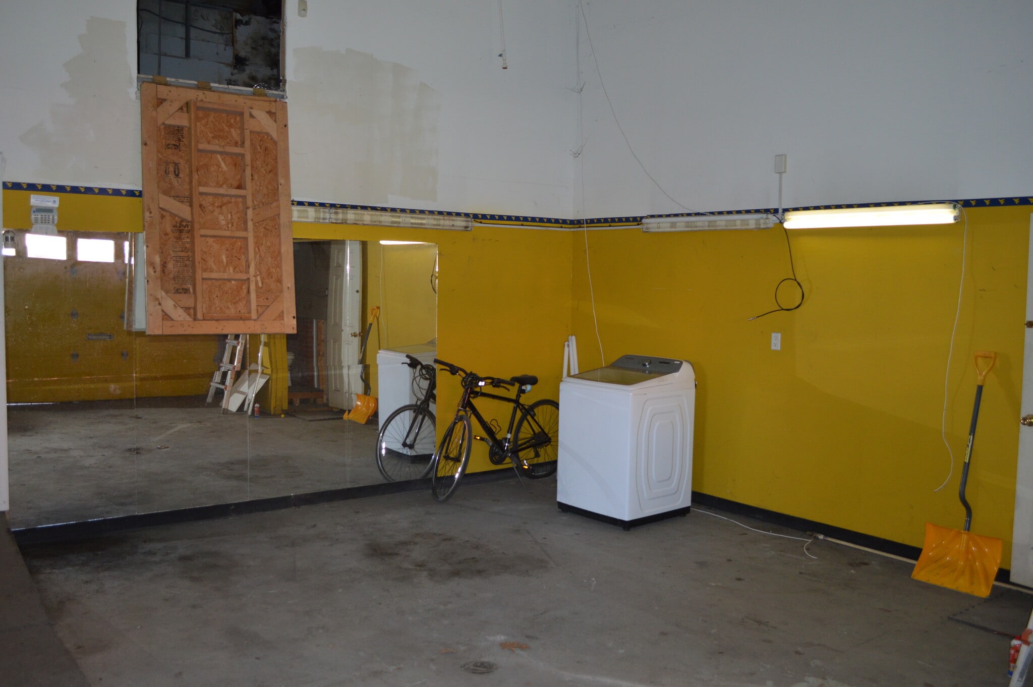 1396 University Ave, Morgantown, WV à louer Photo intérieure- Image 1 de 12