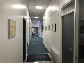 Office in Saint-Germain-en-Laye for lease Building Photo- Image 2 of 6