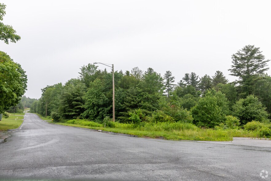 107 John G Groppo Dr, Winsted, CT à louer - Photo du bâtiment - Image 3 de 3