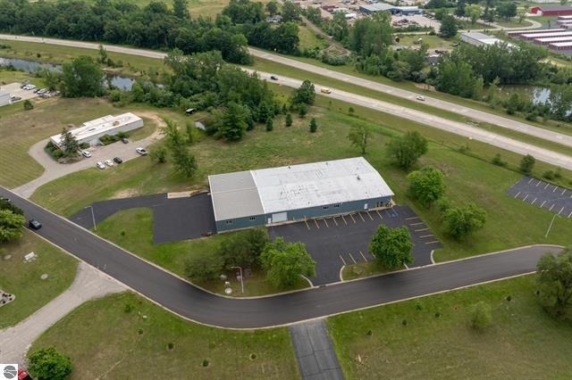 910 Industrial Dr, Mount Pleasant, MI for sale - Building Photo - Image 1 of 90