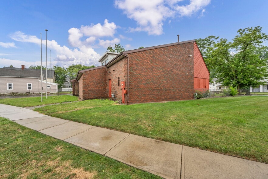 1319 W Erie Ave, Lorain, OH for sale - Building Photo - Image 2 of 22
