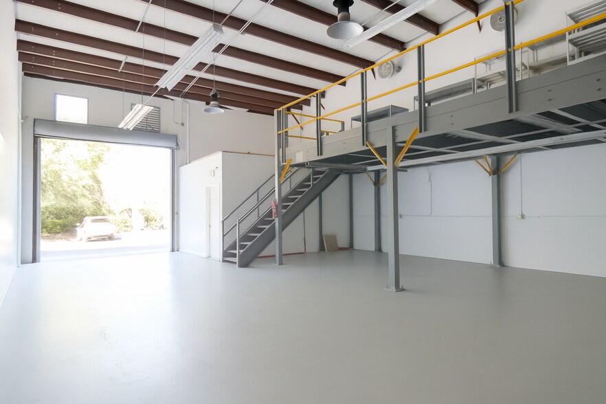 2110-2180 Anntom Dr, Fort Lauderdale, FL à louer - Photo du bâtiment - Image 3 de 7