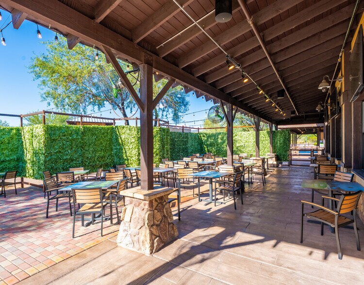 7100 E Cave Creek Rd, Cave Creek, AZ à louer - Photo du bâtiment - Image 3 de 18