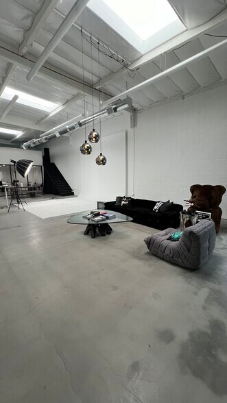 683 Imperial St, Los Angeles, CA à louer - Photo intérieure - Image 3 de 17