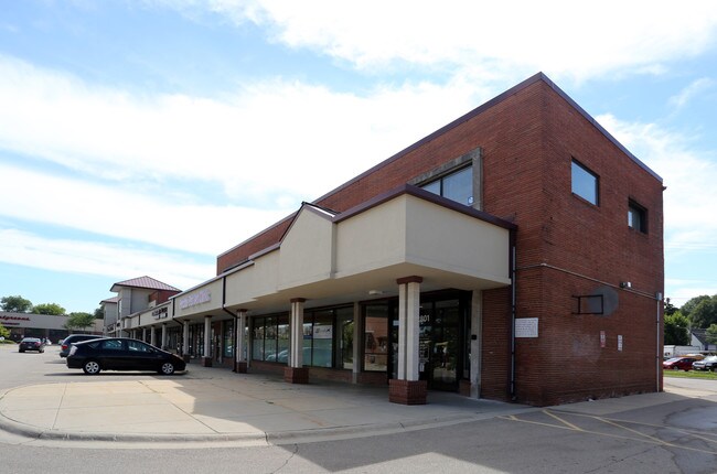 Plus de détails pour 2700-2800 E Washington Ave, Madison, WI - Commerce de détail à louer