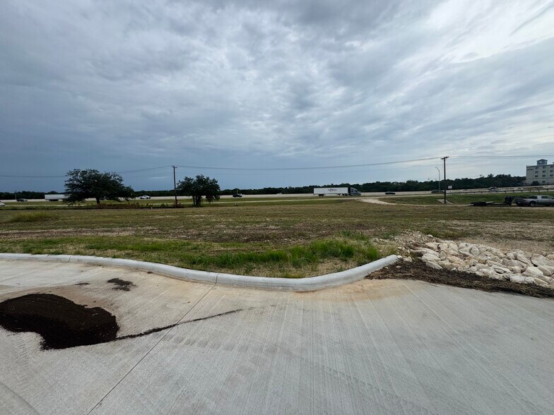 3050 Celts Dr, Salado, TX à vendre - Photo du bâtiment - Image 2 de 5