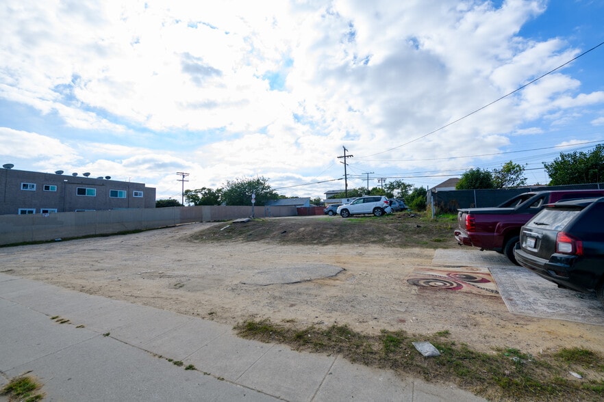 1319 Wilmington Blvd blvd, Wilmington, CA à vendre - Photo du bâtiment - Image 3 de 4