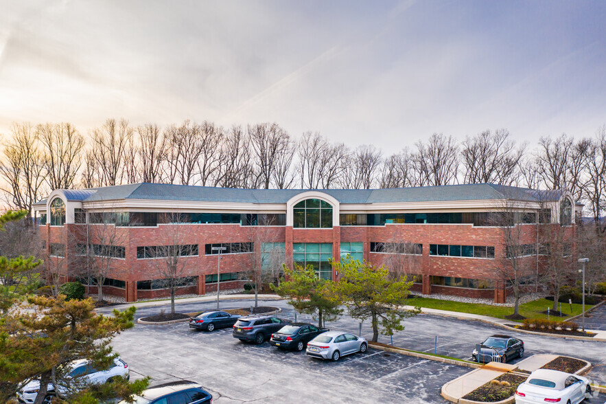 16 Campus Blvd, Newtown Square, PA for lease - Building Photo - Image 1 of 5