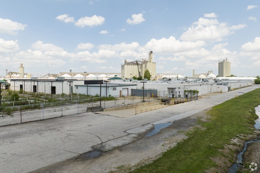 530 Illinois Ave, Maumee, OH à louer - Photo du bâtiment - Image 2 de 12