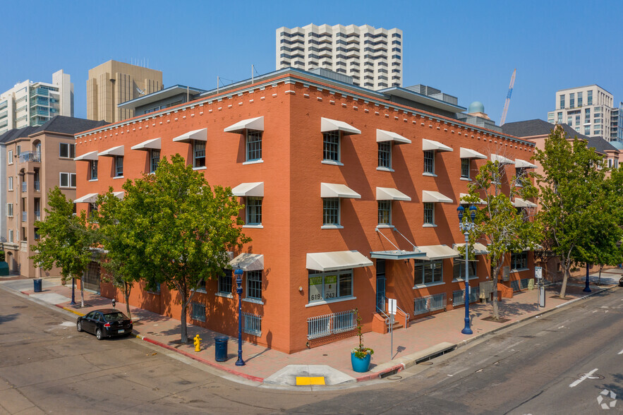 448 W Market St, San Diego, CA à louer - Photo principale - Image 1 de 25