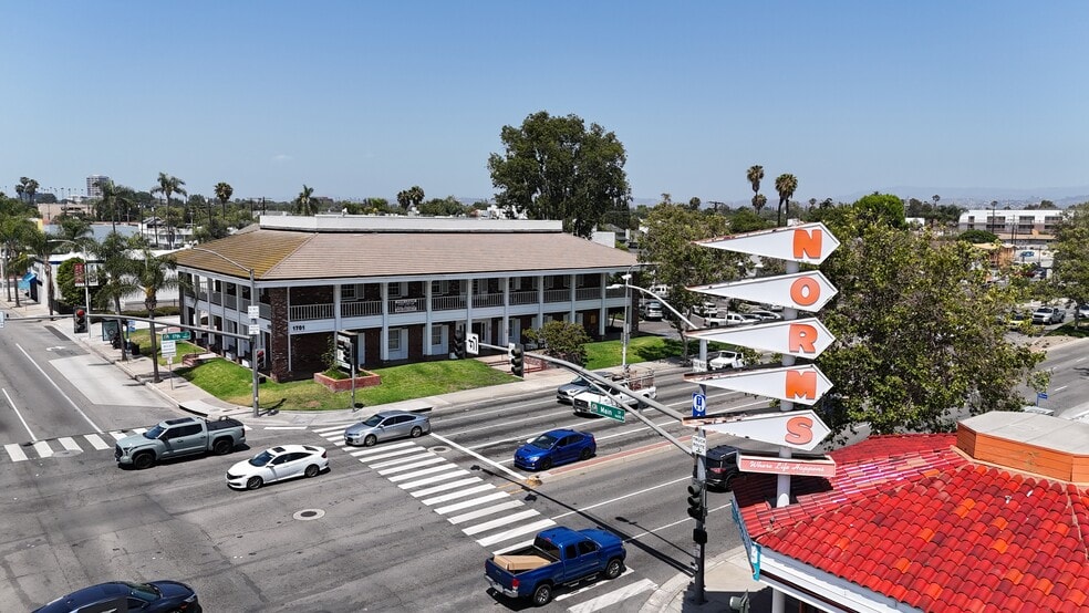 1701 N Main St, Santa Ana, CA à vendre - Photo du bâtiment - Image 1 de 34