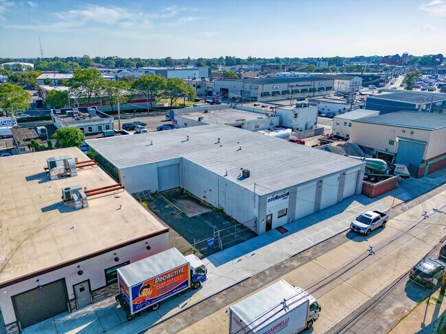 Plus de détails pour 34 Bennington Ave, Freeport, NY - Industriel à louer