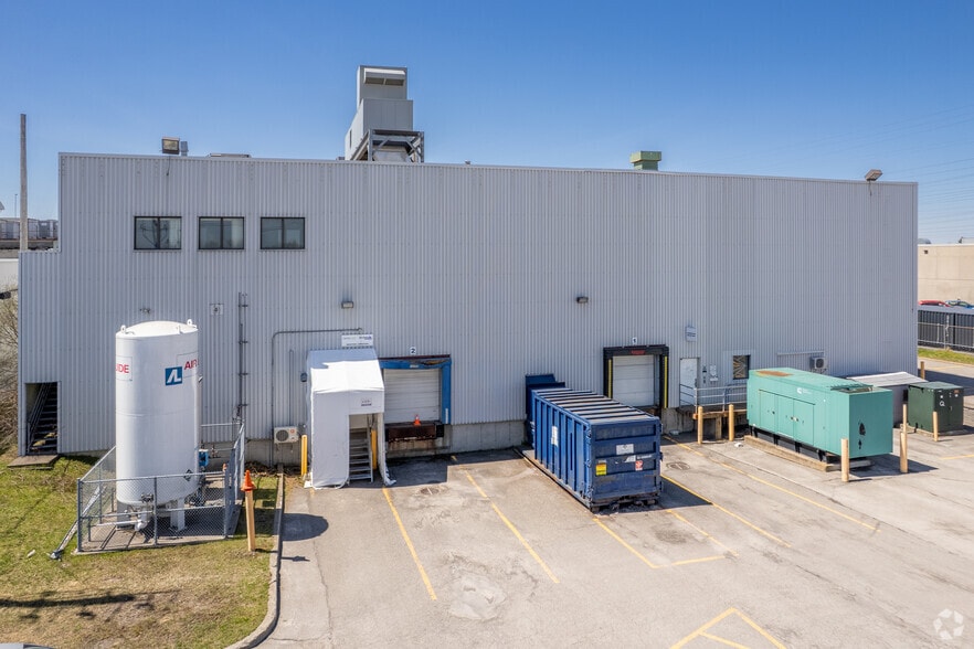 3885 Boul Industriel, Laval, QC à louer - Photo du bâtiment - Image 3 de 4