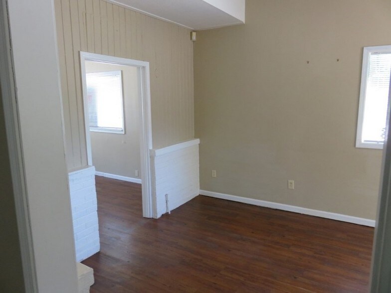 516 N Madison Ave, Greenwood, IN à vendre - Photo intérieure - Image 2 de 5