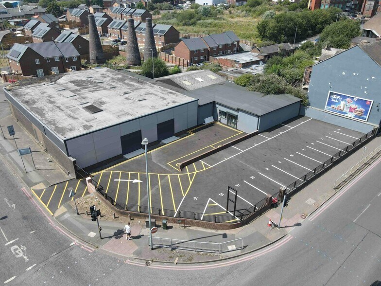 32A Waterloo Rd, Stoke On Trent à louer - Photo du bâtiment - Image 2 de 12