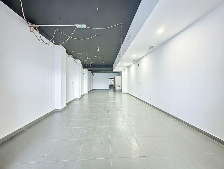 Commerce de détail dans València, Valencia à louer - Photo du bâtiment - Image 1 de 34