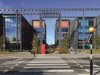 Plus de détails pour Pinehurst Rd, Farnborough - Bureau à louer