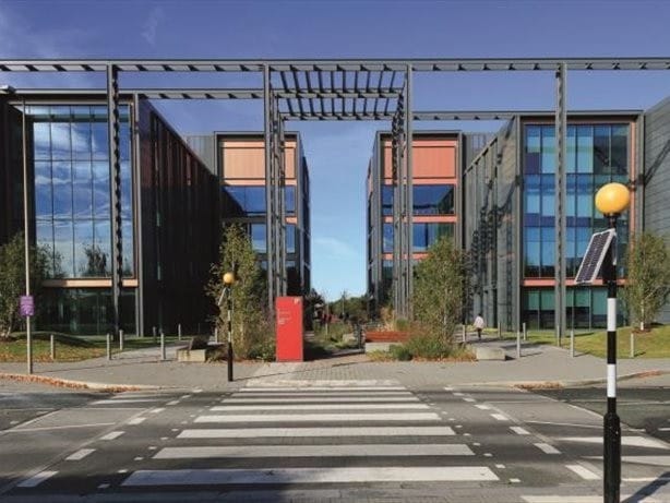 Pinehurst Rd, Farnborough for lease Primary Photo- Image 1 of 2