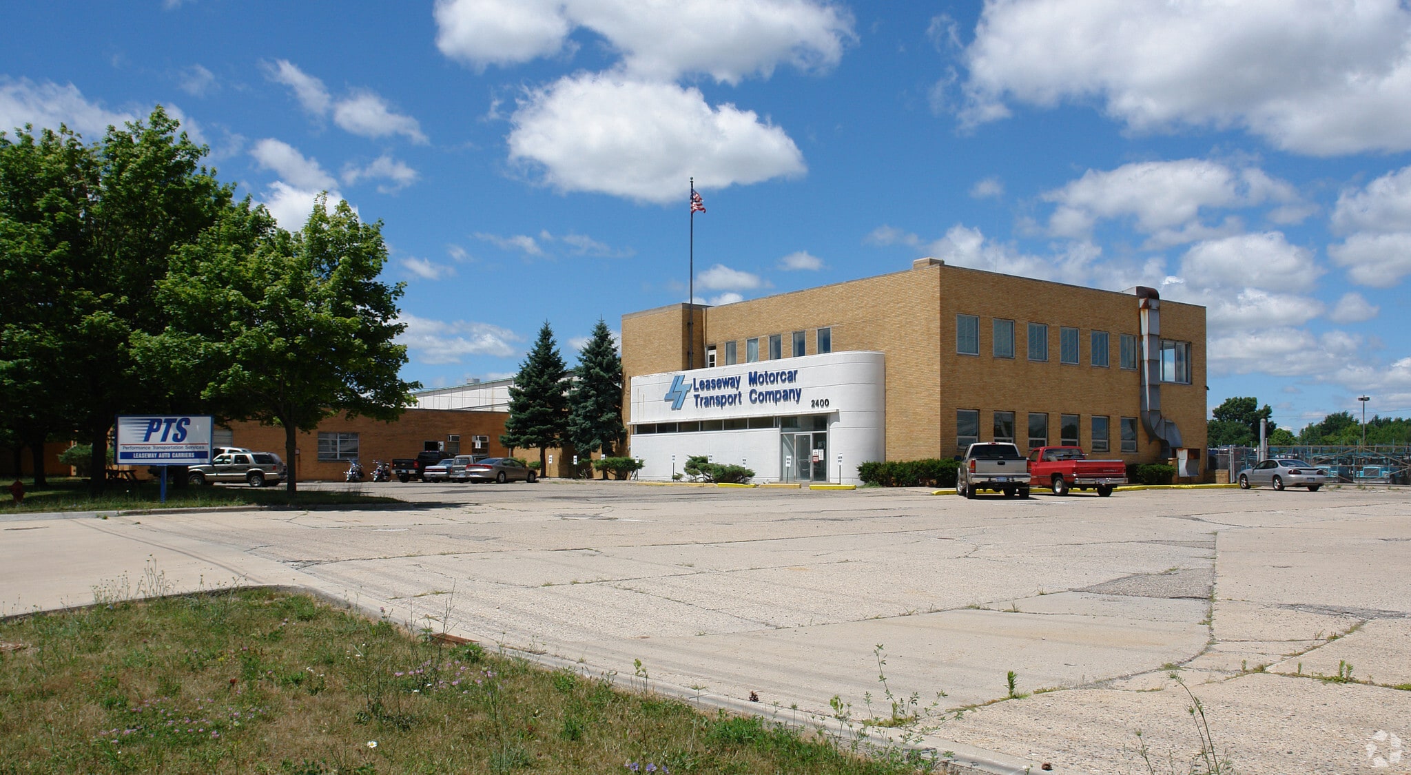 2400 W Saint Joseph St, Lansing, MI for lease Building Photo- Image 1 of 14