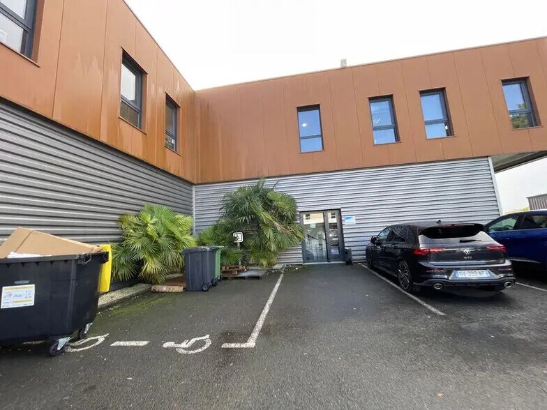 Flex dans Canéjan à louer - Photo du bâtiment - Image 2 de 8