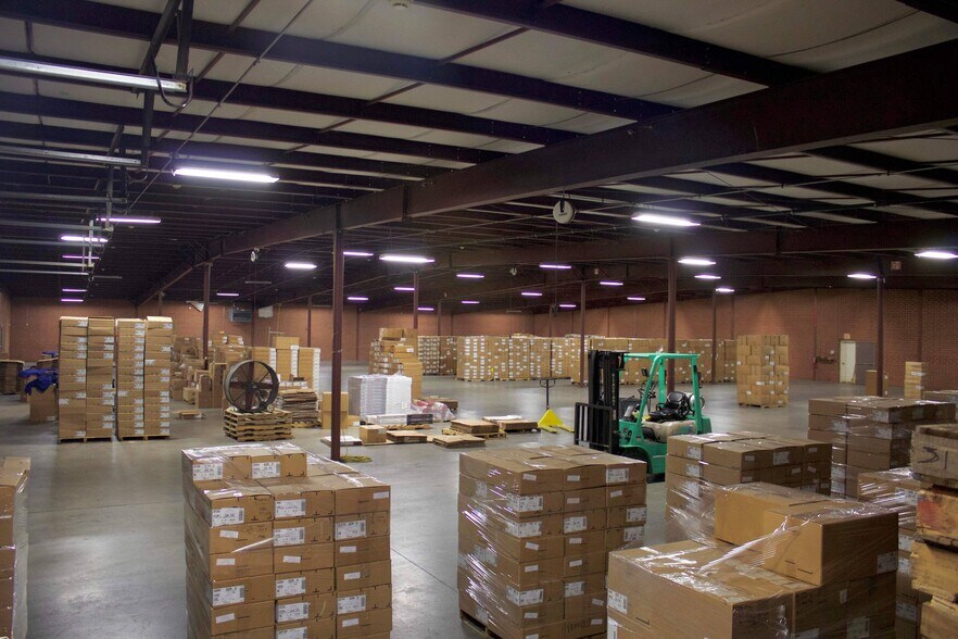 2463 Old Farmer rd, Asheboro, NC à louer - Photo du bâtiment - Image 2 de 9