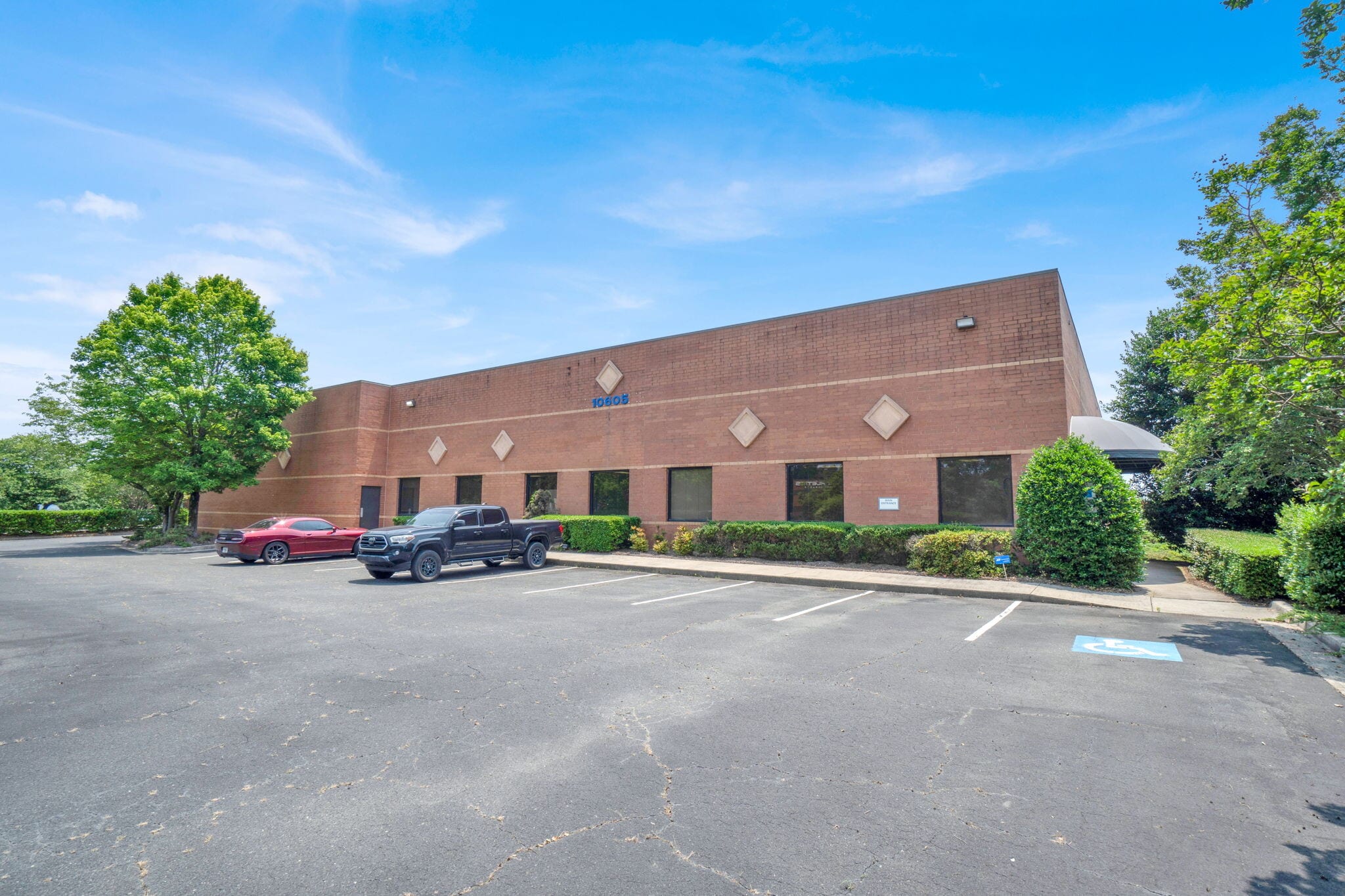 10605 Southern Loop Blvd, Pineville, NC for lease Primary Photo- Image 1 of 11