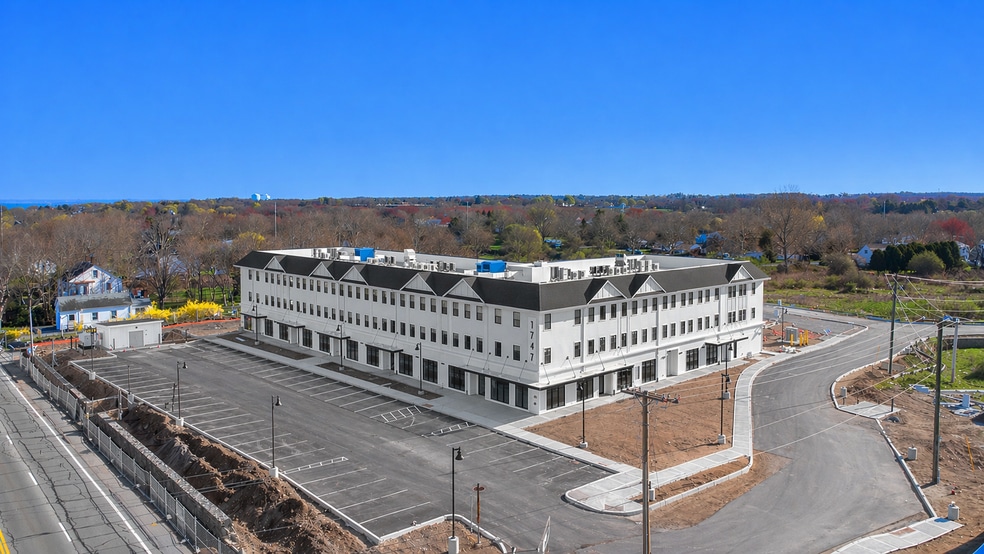 1747 W Main Rd, Middletown, RI for lease - Building Photo - Image 3 of 5