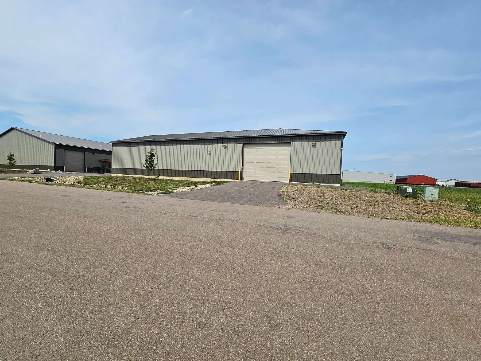 2000 E Manville Street, Tea, SD for lease Building Photo- Image 1 of 5